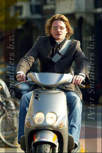 Amsterdam 8 november 2003
Tygo Gernandt op scooter