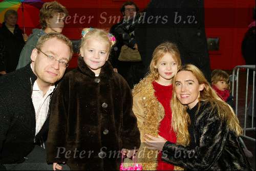 Amsterdam 16 november 2003
Premiere Pipo de clown in het pathe arena theater
Unico Glorie met gezin