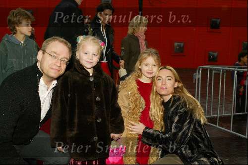 Amsterdam 16 november 2003
Premiere Pipo de clown in het pathe arena theater
Unico Glorie met gezin