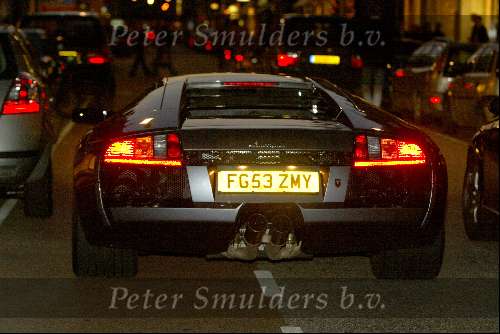 Amsterdam 8 november 2003
Winston Bogarde in Lambourgini op pc hooftstraat