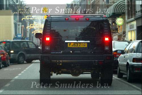 Amsterdam 29 november 2003
Winston Bogarde in zijn Hummer op de PC Hooftstraat