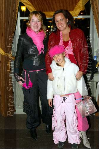 Kaatsheuvel 7 november 2003
Premiere doornroosje in dce efteling
Xandra Brood met dochter