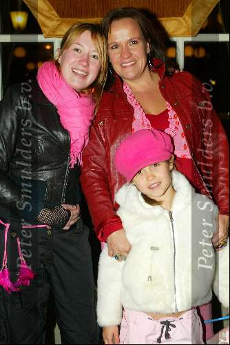 Kaatsheuvel 7 november 2003
Premiere doornroosje in dce efteling
Xandra Brood met dochter