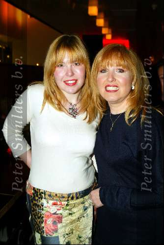 Amstelveen 26 november 2003
Presentatie boek Robert Schoemacher bij Special Sports.
Yvonne Keeley met dochter