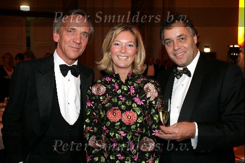 Arnhem 19 november 2004
Gala van de Ronnie Tober Foundation.
Willem Jan v Vollenhoven Aad Ouborg en Karin v Kempen