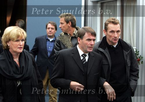 Alkmaar 8 november 2004
Herdenkingsdienst Gerrie Kneteman in alkmaar.
Hennie Kuiper met vrouw en Adrie v d Poel