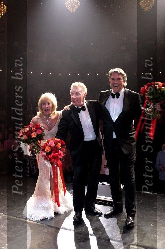 Amsterdam 26 november 2004
Premiere Andre v Duin in Carre
Andre v Duin Joke Bruijs Ron Brandsteder