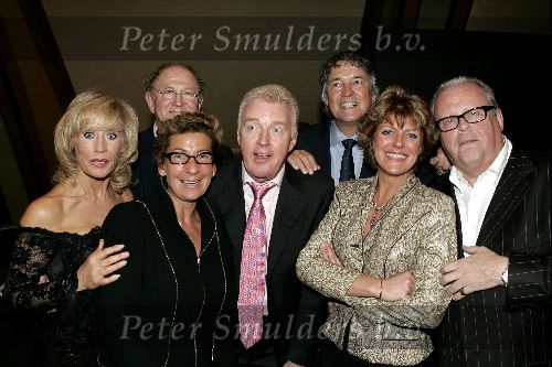 Amsterdam 26 november 2004
Premiere Andre v Duin in Carre
Joop v d Ende en Andre v Duin Joke Bruijs Janine v d Ende Simone Kleinsma Guus Verstraete en Ron Brandsteder