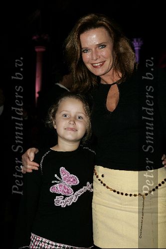 Rotterdam 6 december 2004
Optreden Gerard Joling in Ahoy.
Anita Schuts met dochter Eva