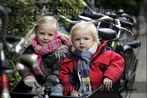 Amsterdam 27 november 2004
Prins Maurits Prinses Marilene met Anna en Lucas op bakfiets.