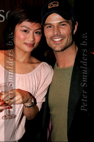 Amsterdam 18 november 2004
Presentatie 2goTV (vodafone) in de Kroon.
Arie Boomsma met petje en vriendin