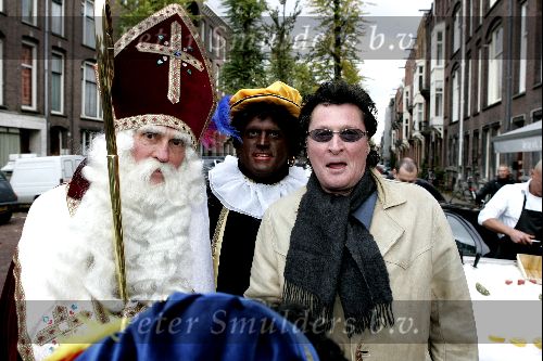 Amsterdam 27 november 2004
Sinterklaas op de cornelis schuytstraat.
Barry Hay