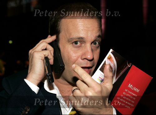 Rotterdam 6 december 2004
Optreden Gerard Joling in Ahoy.
Carlo Boszhard met gsm