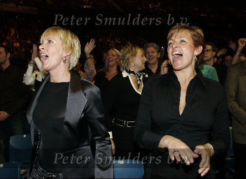 Rotterdam 6 december 2004
Optreden Gerard Joling in Ahoy.
Monique des Bouvrie en Caroline Tensen
