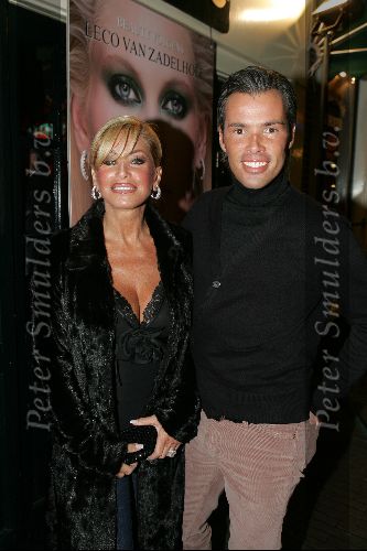 Amsterdam 27 oktober 2004
Presentatie boek van Leco v Zaelhoff.
 Connie Breukhoven met PA Edwin