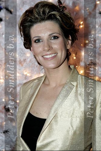 Amsterdam 9 december 2004
Miljonairs fair in de Rai Amsterdam.
Danielle Overgaag voor kerstboom