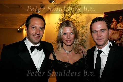 Eindhoven 21 november 2004
Premiere Hello Dolly in schouwburg Eindhoven.
Johnny de Mol en Danielle van t Schip en Johnny van t Schip