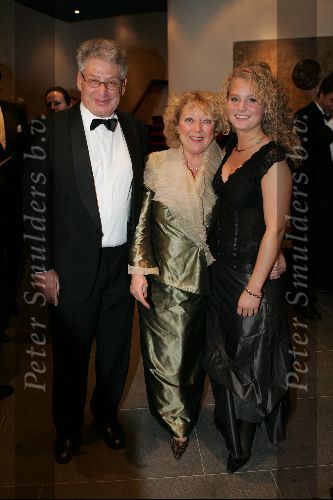 Amsterdam 15 november 2004
Opening theater Carre in Amsterdam.
Ed v Thijn met vrouw en nichtje