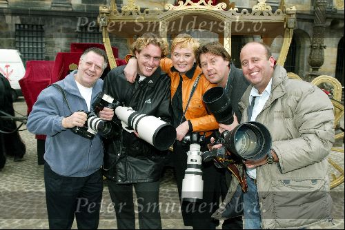 Amsterdam 8 januari 2002
Reni v Maaren , Mario Nap, Joop v Tellingen, Helene Wiesenhaan en Edwin Smulders in de gouden koets voor het paleis op de dam