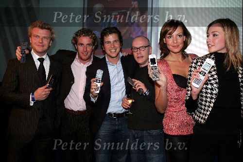 Amsterdam 18 november 2004
Presentatie 2goTV (vodafone) in de Kroon.
Bastiaan Ragas en Winston Gerschtanowitz , Edwin Smulders Martijn Oosterhuis , Renate Verbaan en Micky Hoogendijk