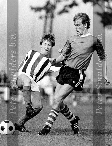 Edwin Smulders in aktie voor PSV TOP B Jeugd tegen Wilhelmina Boys