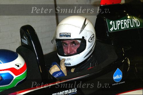 Donnington 25 november 2003
Trust & Minardi in donnington
edwin smulders met bruni en jos verstappen  in formule 1 wagen