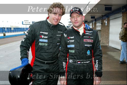 Donnington 25 november 2003
Trust & Minardi in donnington
edwin smulders met bruni en jos verstappen  in formule 1 wagen