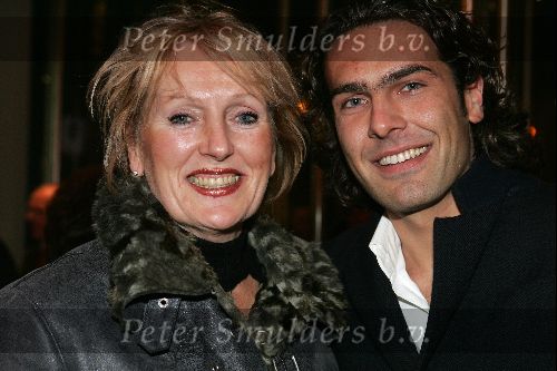Den Haag 22 november 2004
Feestje Holland Casino in het circustheater.
Ferenc Lorch met moeder