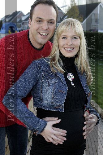 Fijnaart 25 november 2004
Frans Bauer zijn zwangere vrouw Mariska Bauer