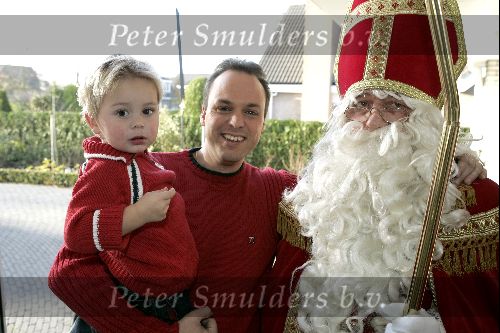 Fijnaart 25 november 2004
Frans Bauer met zijn zoontje Jan en sinterklaas