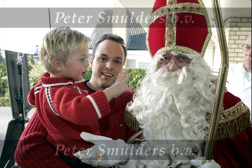 Fijnaart 25 november 2004
Frans Bauer met zijn zoontje Jan en sinterklaas