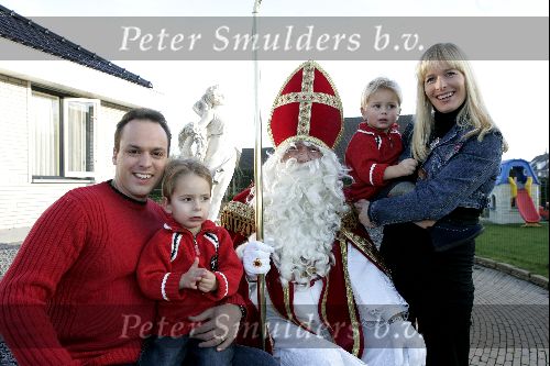 Fijnaart 25 november 2004
Frans Bauer zijn zwangere vrouw Mariska Bauer en Sinterklaas