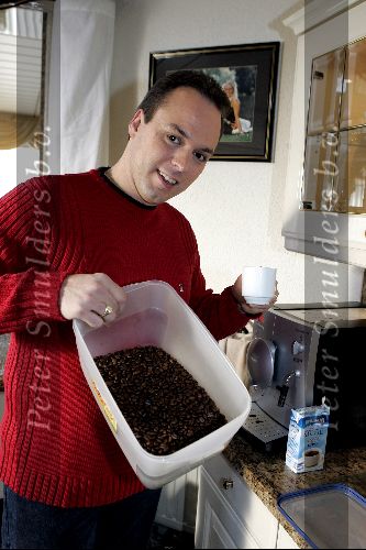 Fijnaart 25 november 2004
Frans Bauer met koffie