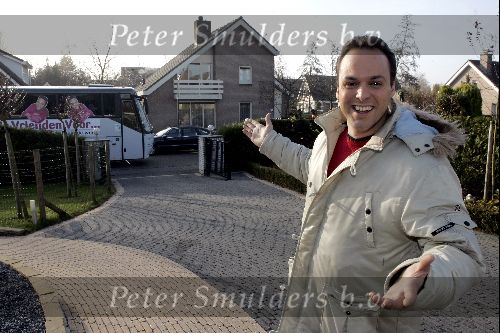 Fijnaart 25 november 2004
Frans Bauer en familie opnames met Sinterklaas en Kamelen. Frans met bus