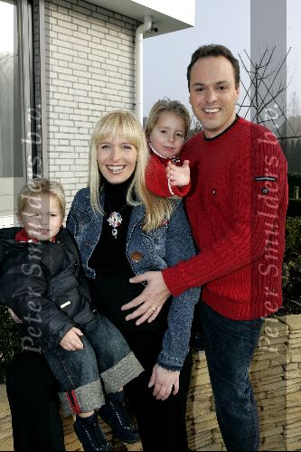 Fijnaart 25 november 2004
Frans Bauer en familie opnames met Sinterklaas en Kamelen.  Frans met Mariska Christian en Jan