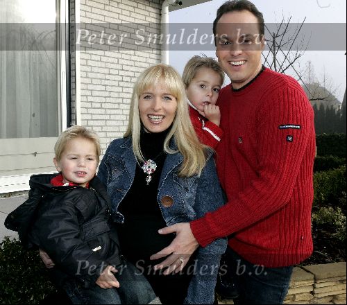 Fijnaart 25 november 2004
Frans Bauer en familie opnames met Sinterklaas en Kamelen.  Frans met Mariska Christian en Jan