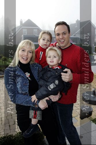 Fijnaart 25 november 2004
Frans Bauer en familie opnames met Sinterklaas en Kamelen.  Frans met Mariska Christian en Jan