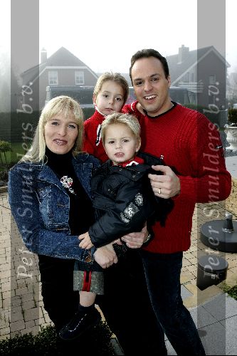 Fijnaart 25 november 2004
Frans Bauer en familie opnames met Sinterklaas en Kamelen.  Frans met Mariska Christian en Jan