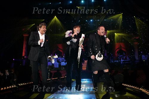 Rotterdam 6 december 2004
Optreden Gerard Joling in Ahoy.
Gerard Joling  Rene Froger en Gordon