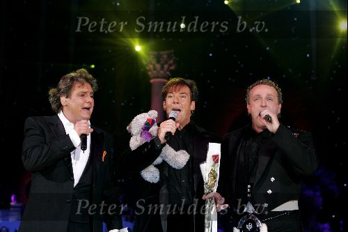 Rotterdam 6 december 2004
Optreden Gerard Joling in Ahoy.
Gerard Joling   Gordon en Rene Froger