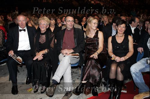 Rotterdam 6 december 2004
Optreden Gerard Joling in Ahoy.
Moeder Gerard met vriend en broer en zus Gerard