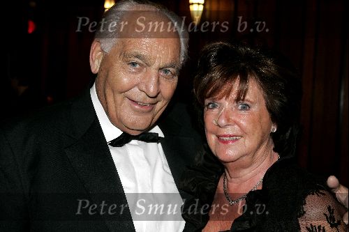Amsterdam 29 november 2004
Presentatie nieuwe lijn Hans Schreuder in Tuschinski.
Gerrit v d Valk  met vrouw  Toos v d Valk