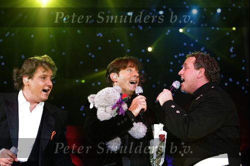 Rotterdam 6 december 2004
Optreden Gerard Joling in Ahoy.
Gerard Joling   Gordon en Rene Froger