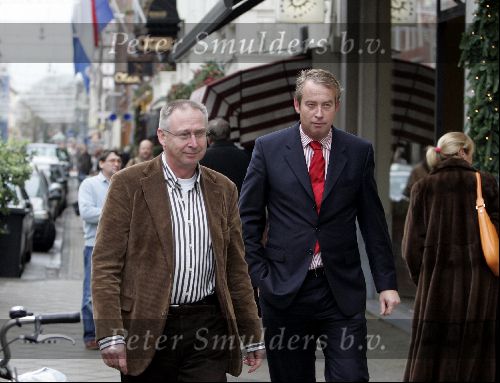 Amsterdam 27 november 2004
Harmen Roeland aan 1 oog blind op PC Hooftstraat met zijn broer Jan Roeland