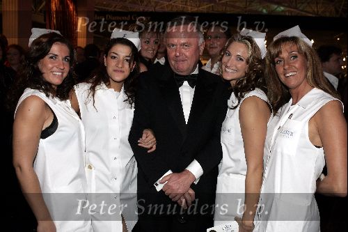 Amsterdam 9 december 2004
Miljonairs fair in de Rai Amsterdam.
Harry Mens met dames van Laser Esthetic. oa Stella Koedam
