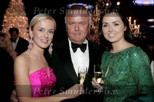 Amsterdam 9 december 2004
Miljonairs fair in de Rai Amsterdam.
Harry Mens met dochter Marloes Mens en Suze 
Mens