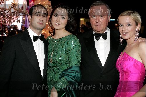 Amsterdam 9 december 2004
Miljonairs fair in de Rai Amsterdam.
Harry Mens met dochter Marloes Mens en Suze 
Mens
