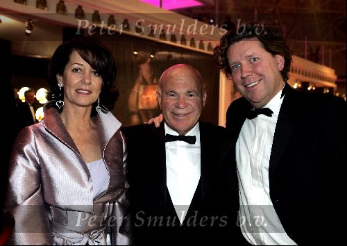 Amsterdam 9 december 2004
Miljonairs fair in de Rai Amsterdam.
Henkjan Smits en Sander v Gelder met vrouw Hedy v Gelder