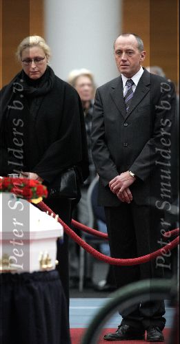 Alkmaar 8 november 2004
Herdenkingsdienst Gerrie Kneteman in alkmaar.
Hennie Stamsnijder met vrouw