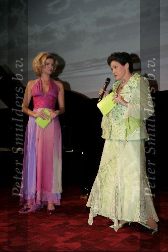 Amsterdam 29 november 2004
Presentatie nieuwe lijn Hans Schreuder in Tuschinski.
Irene Schreuder en Tooske Breugem